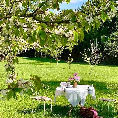 Charming Romantic Tower In Chateau Estate Ocquerre Luaran gambar
